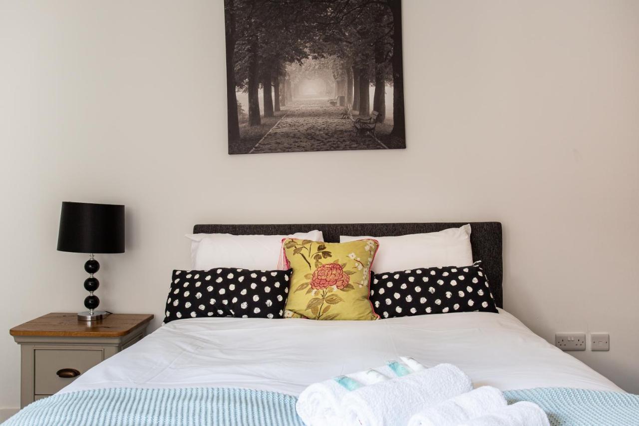 Modern Luxury Apartment, Sleeps 6, Best Location Белфаст Екстериор снимка