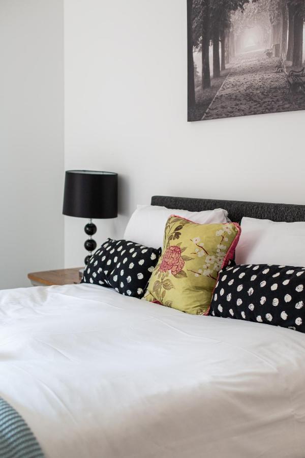 Modern Luxury Apartment, Sleeps 6, Best Location Белфаст Екстериор снимка